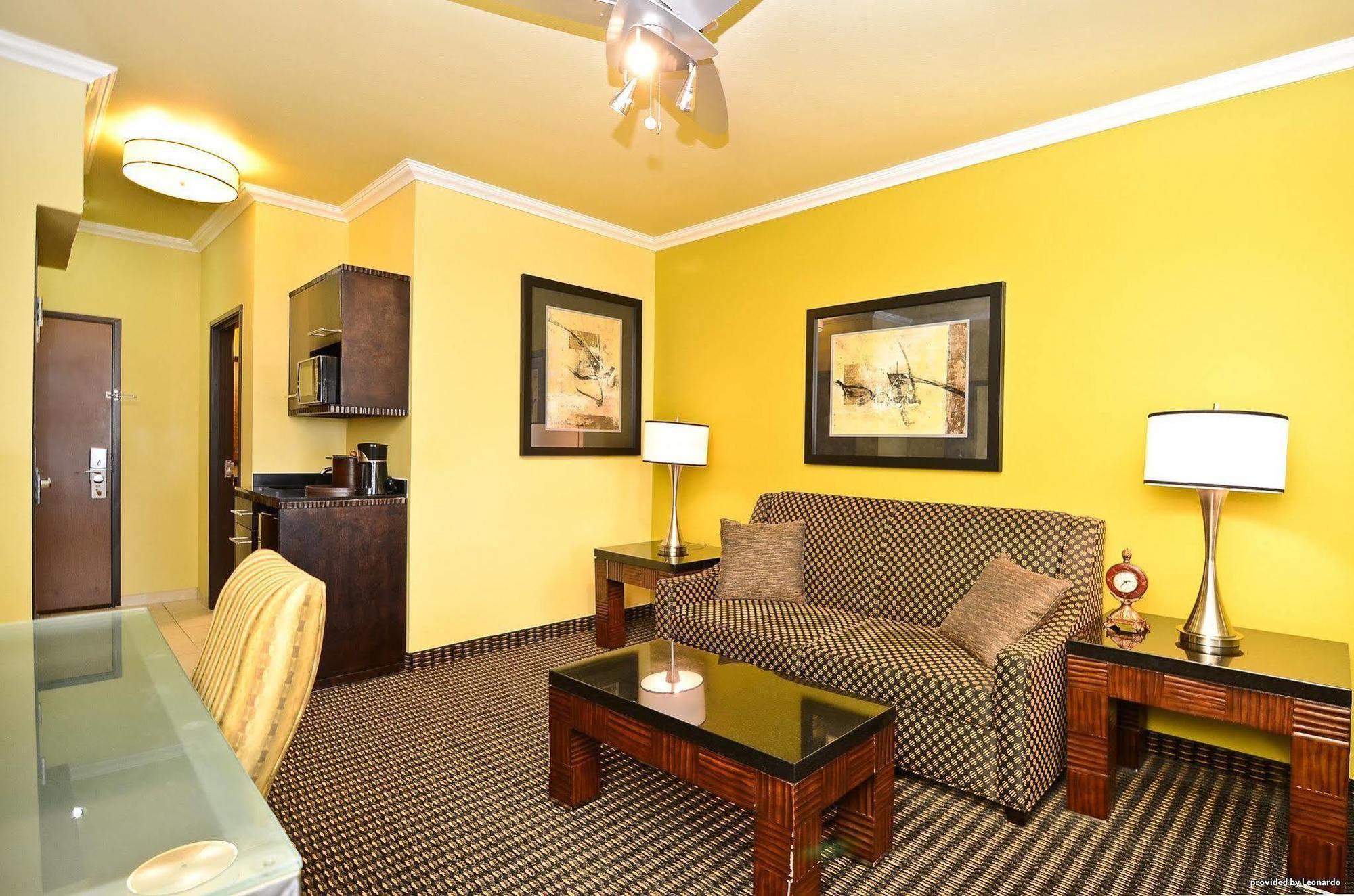 Best Western Plus Christopher Inn And Suites Форні Екстер'єр фото